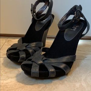g Series grey leather wedges size 7 1/2